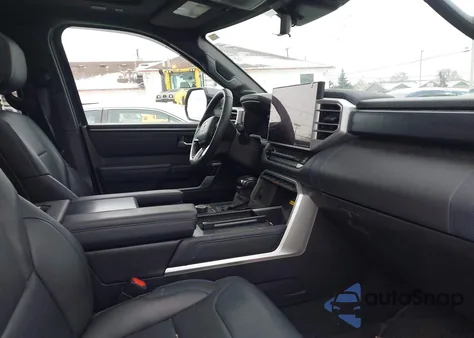 2024 Toyota Sequoia Platinum z USA, uszkodzony, nr VIN 7SVAAABA8RX032475